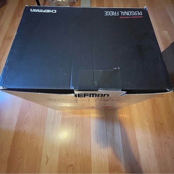 BRAND NEW Chefman portable mirrored personal fridge - Picture 4 of 4